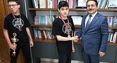 Türkiye ikincisi satranç takımından İl Milli Eğitim'e ziyaret