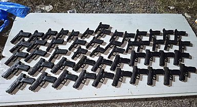Tuzla'da toprağa gömülü kompresör tankında 20 silah ele geçirildi