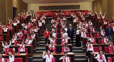 Ümraniye'de verilen söz tutuldu: 120 öğrenci tablet sahibi oldu