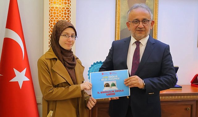 Umre Ödüllü Bilgi Yarışması'nda dereceye giren öğrenciler ödüllendirildi