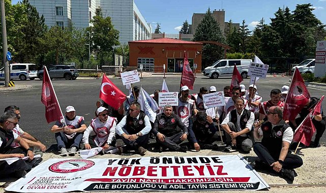Üniversite idari personelinden YÖK önünde tayin-nakil çağrısı