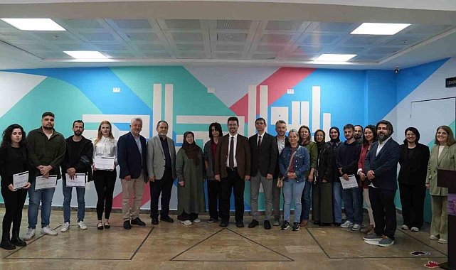 Üniversiteli gençler okul duvarlarını sanatla buluşturdu