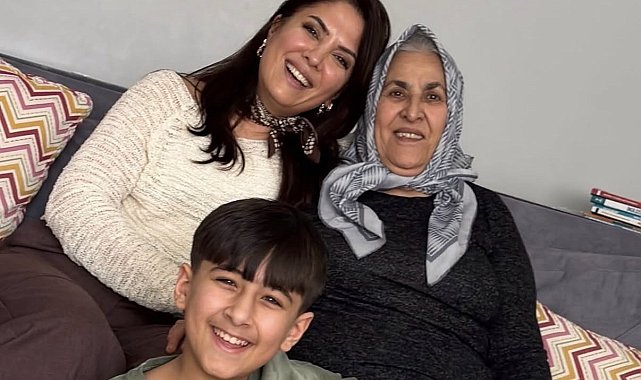 Ünlü yazar Dilek Cesur'un annesi gözyaşları içinde toprağa verildi
