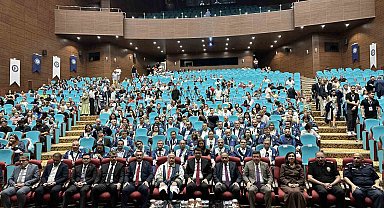 Uşak Üniversitesi mezunlarını mesleki yaşama uğurladı