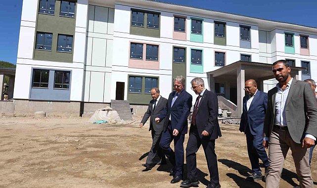 Vali Çelik, okul inşaatını inceledi