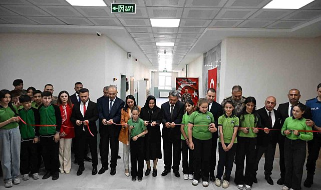 Vali Ekici: "Bu topraklar için can vermeye hazır bir milletiz"