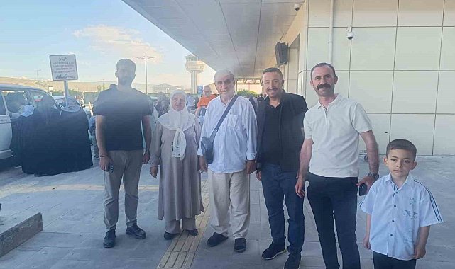 Van'dan kutsal topraklara uzanan yolculuk sona erdi: İlk hac kafilesi dualarla karşılandı