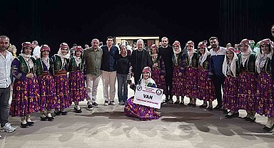 Vanlı kızlar halk oyunlarında tarih yazdı