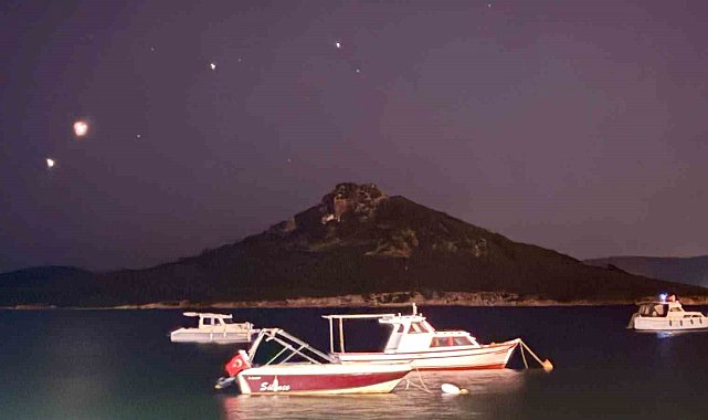Venüs ve Jüpiter'in nadir kavuşumu Ayvalık'tan görüntülendi