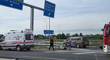 Virajı alamayan motosiklet sürücüsü bariyere çarptı