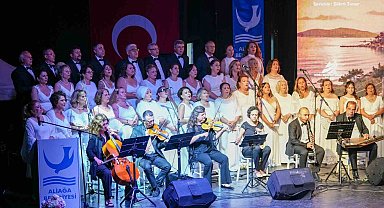 Yağmura rağmen büyük ilgi: ASEV Türk Sanat Müziği Korosu'ndan İstanbul şarkıları gecesi