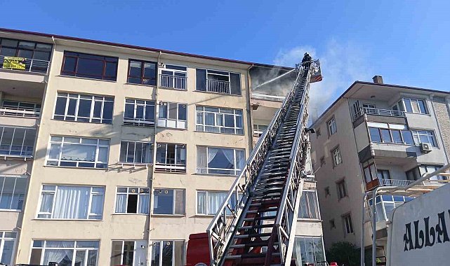 Yangında mahsur kalan kadın ve çocuk kurtarıldı