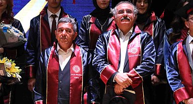 Yarım asrı devirdiler, cübbe giyip mezun oldular