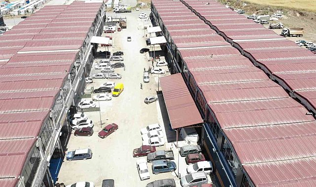 Yazın toz, kışın çamur çilesi esnafı bezdirdi: "Burayı belediyenin yapması gerekiyor"