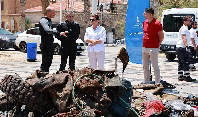 Yeni Foça'da ibretlik sergi! Denizden çıkanlar şaşırttı