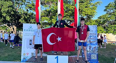 Yıldırımlı genç yüzücüler Türkiye'nin gururu oldu