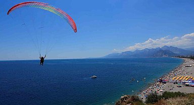 YKS stresini Konyaaltı sahilinde attılar