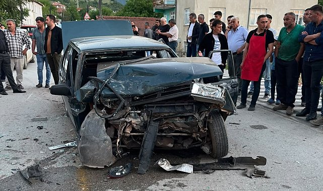Yozgat'ta freni patlayan otomobil iki araca çarptı: 6 yaralı