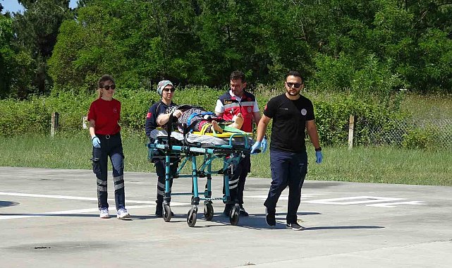 Yüksekten düşen kadının imdadına ambulans helikopter yetişti