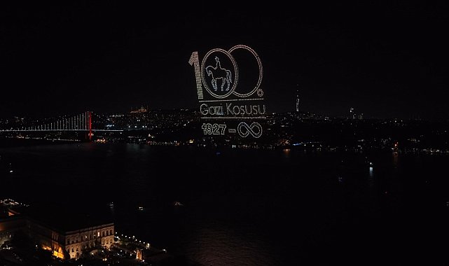 100. Gazi Koşusu Resepsiyonunda gökyüzünde görsel şölen