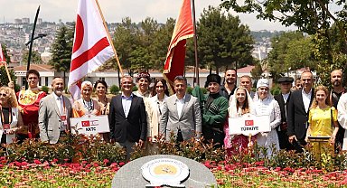 12 ülkeden dansçılar Samsun'da Başkan Doğan'ı ziyaret etti