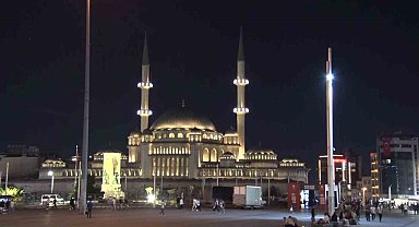 15 Temmuz'un 10. yıl dönümünde İstanbul'da camilerde sela okundu