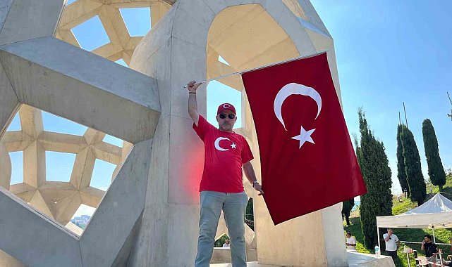 15 Temmuz'un 10'uncu yılında Şehitler Makamı'na ziyaretçi akını: "İslamda ölüm ve cuma dışında okunan sela birlik ve beraberlik çağrıdır"