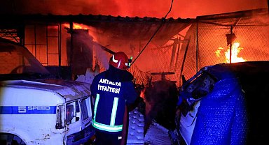 40 yıllık emeği gözlerinin önünde küle döndü