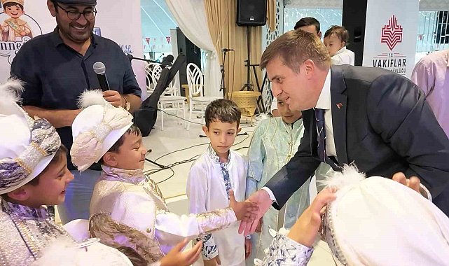 41 çocuğa unutulmaz sünnet şöleni: Tekne turu yapıp, klasik araçlarla şehir turuna çıktılar