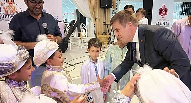 41 çocuğa unutulmaz sünnet şöleni: Tekne turu yapıp, klasik araçlarla şehir turuna çıktılar
