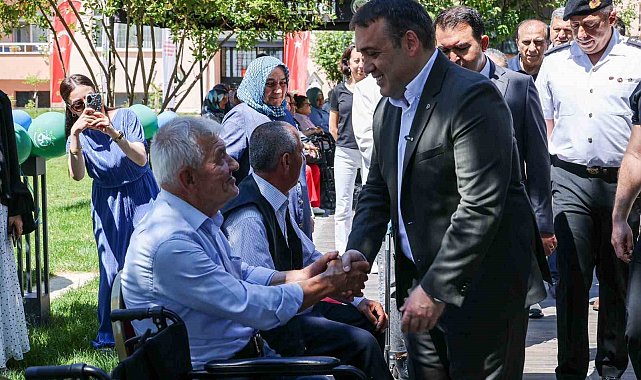 5 ton plastik kapak, 17 tekerlekli sandalyeye dönüştü