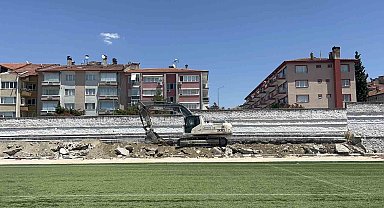 71 yıllık Gazi Atatürk Stadyumu'nda yıkım başladı, hatıralar hafızalarda kaldı