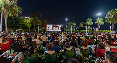 Açık hava sinema keyfi günümüze taşındı