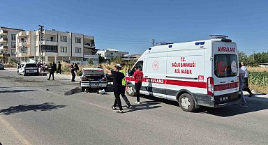 Adıyaman'da kontrolden çıkan otomobil karşı şeride geçti: 1 yaralı