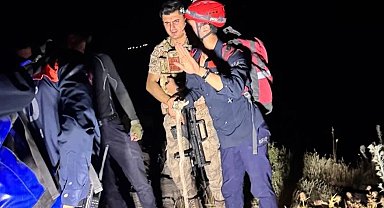 AFAD Şırnak'ta dağlık alanda mahsur kalan kişileri kurtardı