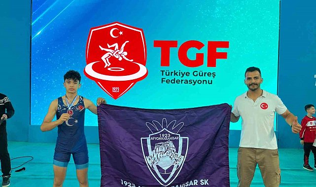Afyonkarahisarlı güreşçi'den büyük başarı