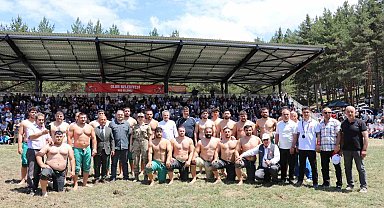 Akdağ Karakucak Güreşleri'nin başpehlivanı Kenan Gör oldu