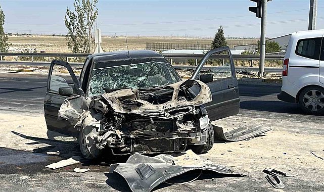Aksaray'da otomobil vince arkadan çarptı: 3 yaralı