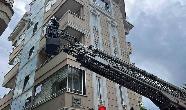 Alanya'da apartman dairesinin mutfağında çıkan yangın korkuttu