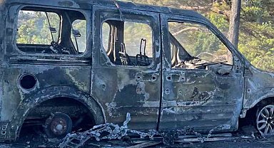 Alanya'da çalılık alanda çıkan yangında bir araç ve ev hasar gördü