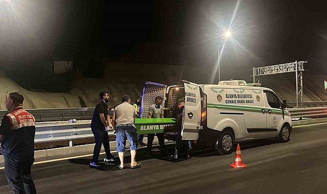 Alanya'da motosiklet bariyerlere çarptı, sürücü hayatını kaybetti