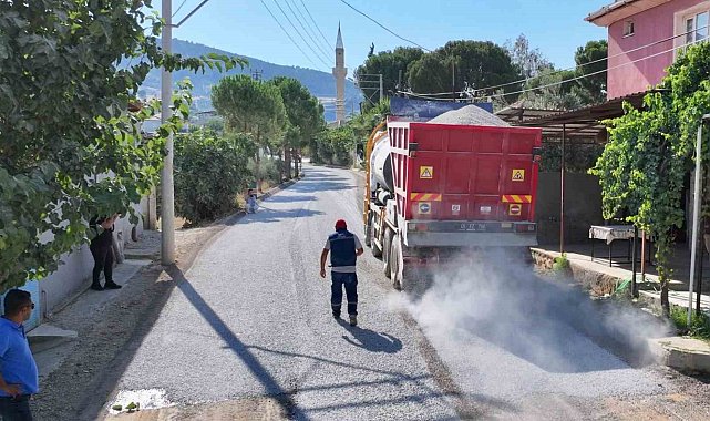 Alaşehir'de 3 mahalleyi rahatlatan asfalt hamlesi
