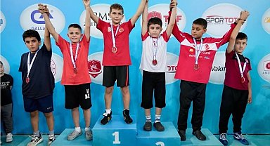 Aliağalı güreşçilerden iki Türkiye derecesi birden