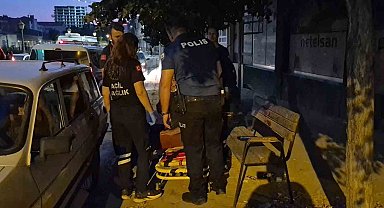 Alkol alıp bayılan şahıstan yardım etmeye çalışan ekiplere tepki: "Sen beni tanıyor musun?"