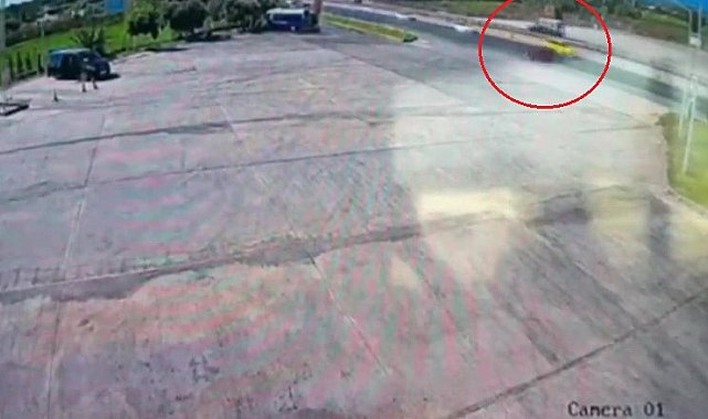 Alkollü sürücü önce bariyerlere, ardından seyir halindeki taksiye çarptı