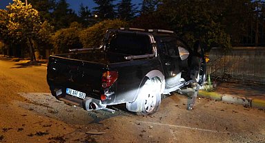Alkollü ve ehliyetsiz sürücü duvara çarparak durabildi: 1 yaralı