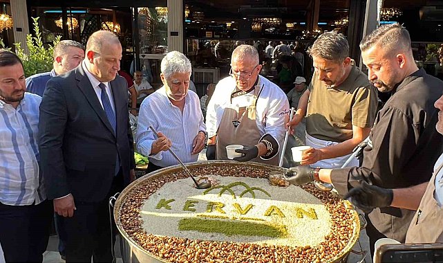Alpedo Kervan'dan aşure ikramı