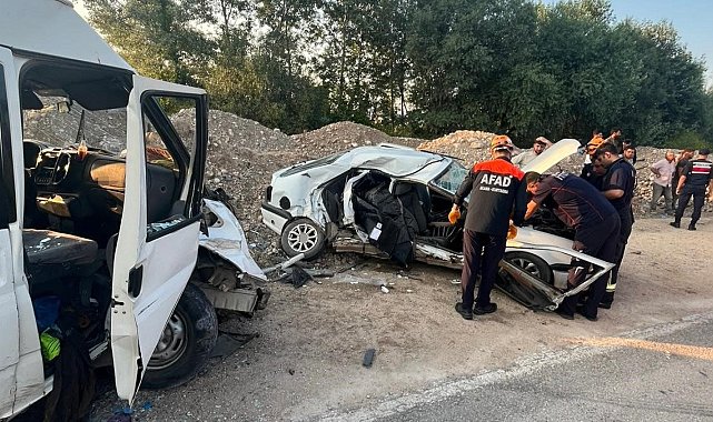 Amasya'da otomobil ile minibüs çarpıştı: 1 ölü, 3 yaralı