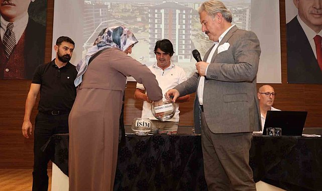 Anbar mahallesindeki kentsel dönüşüm daireleri, kura ile sahiplerini buldu