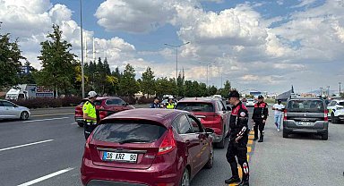 Ankara'da NATO Zirvesi kapsamında asayiş ve trafik denetimleri tüm hızıyla devam ediyor
